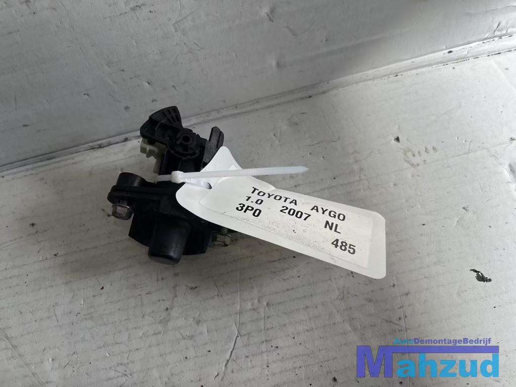 TOYOTA AYGO achterklep druk schakelaar 2005-2014, Auto-onderdelen, Info@toyota.co.jp, Gebruikt, Toyota Motor Corporation, Toyota