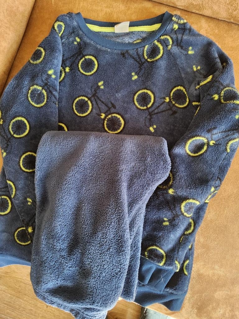 Zachte pyjama met fietsjes, maat 124/140, Ophalen of Verzenden, Gebruikt, Jongen of Meisje, Nacht- of Onderkleding