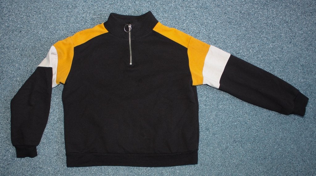 Sportieve H&M divided shirt mt XS zwart geel zgan, H&M, Zwart, Ophalen of Verzenden, Zo goed als nieuw
