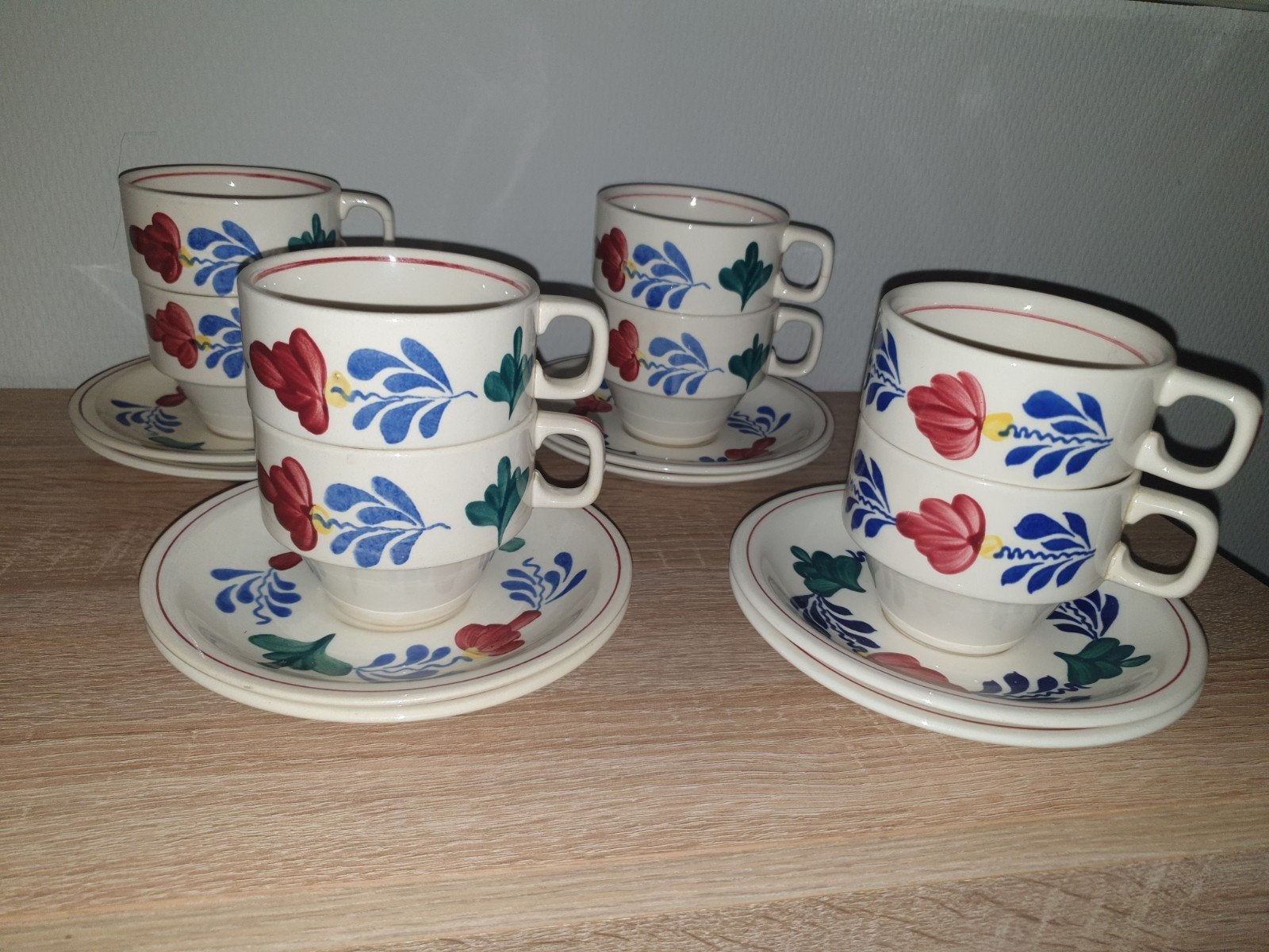 8 Boerenbont schotels met kopjes - Royal Boch, Ophalen of Verzenden, Gebruikt, Aardewerk, Kop(pen) en/of Schotel(s)