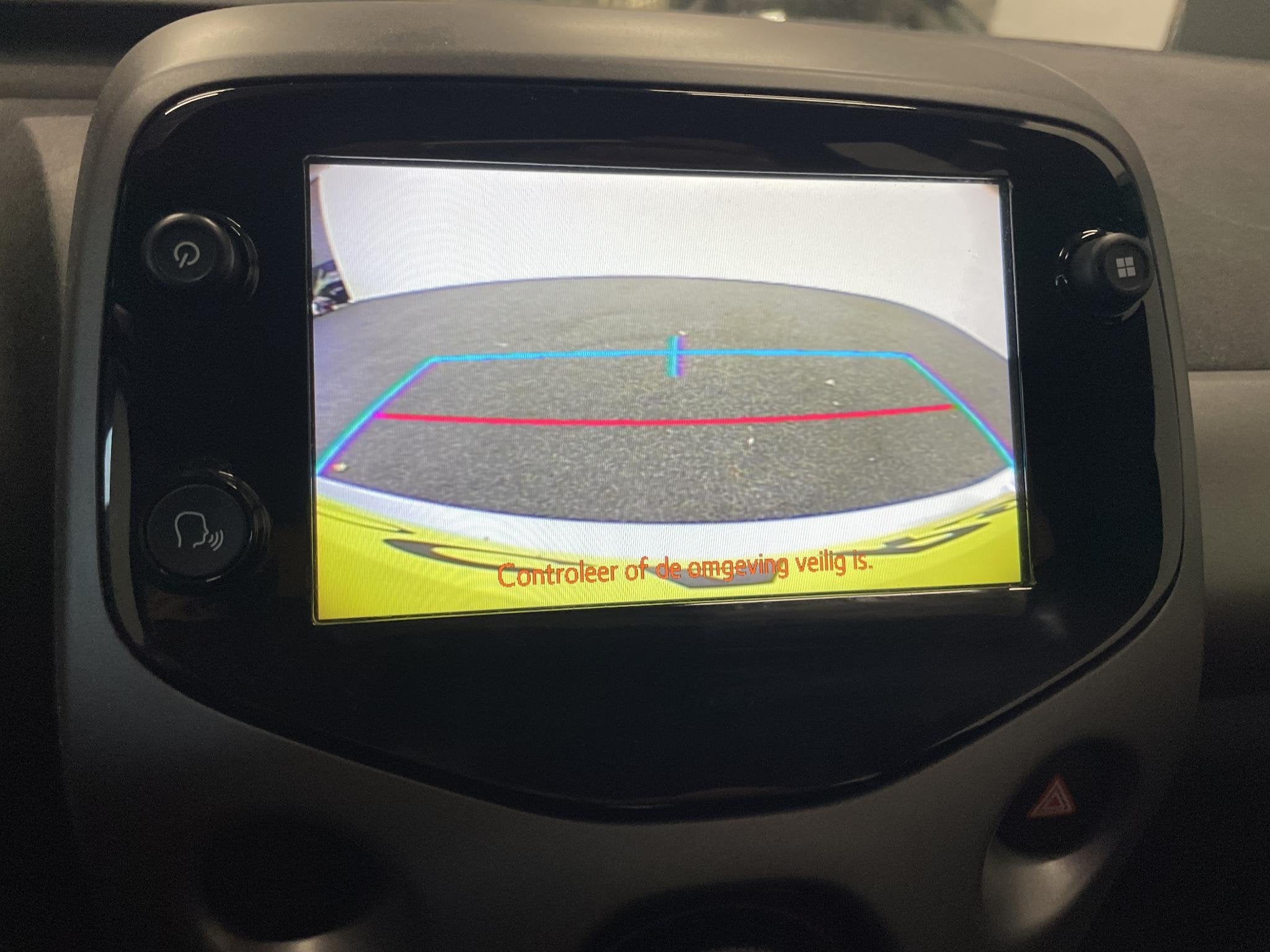 Toyota Aygo 1.0 VVT-i x-play Airco Navigatie Apple Carplay/A, Voorwielaandrijving, Stof, Gebruikt, 4 stoelen
