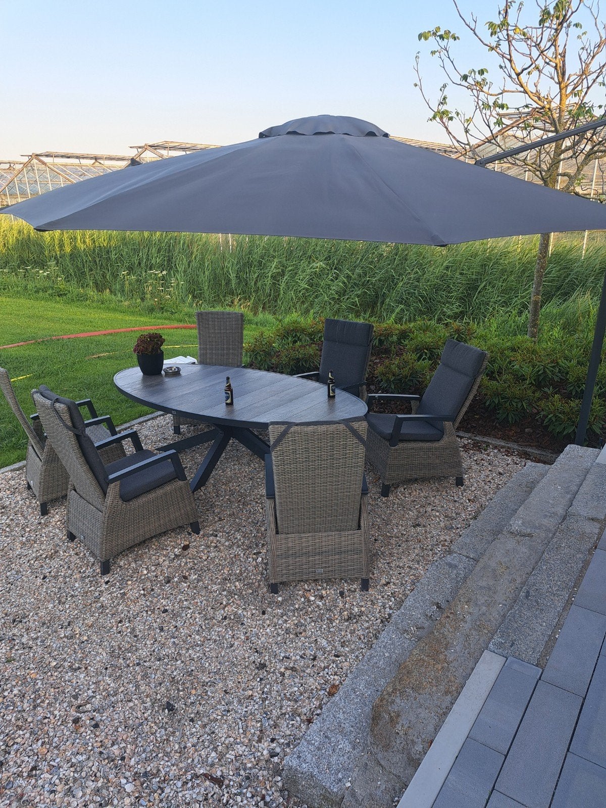 Twee nieuwe Zweefde parasol 4meter in doorsnee, Tuin en Terras, Ophalen, Nieuw