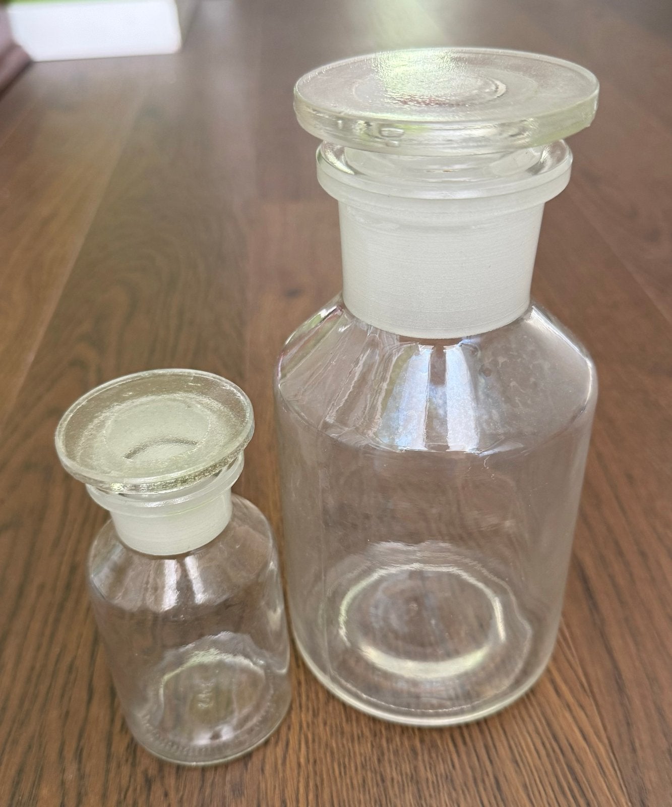 2 Glazen flessen met stop - 100 ml en 500 ml, Ophalen of Verzenden