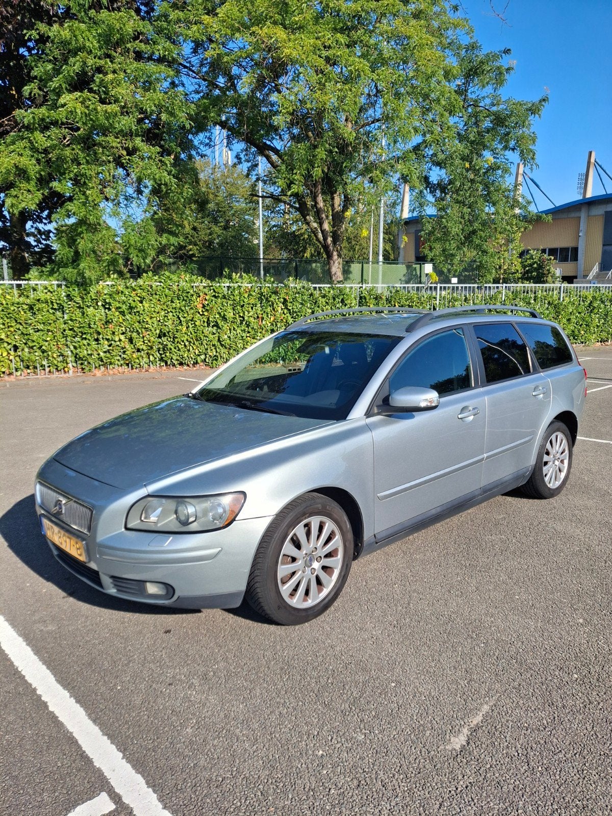 Volvo V50 2.4 140PK Geartronic 2006 Grijs, Auto's, Zwart, 700 kg, 2435 cc, Particulier