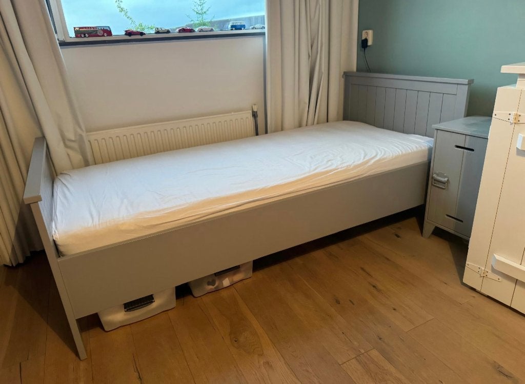 Kinderbed met bijpassend nachtkastje, Gebruikt, 90 cm, Ophalen of Verzenden, 200 cm