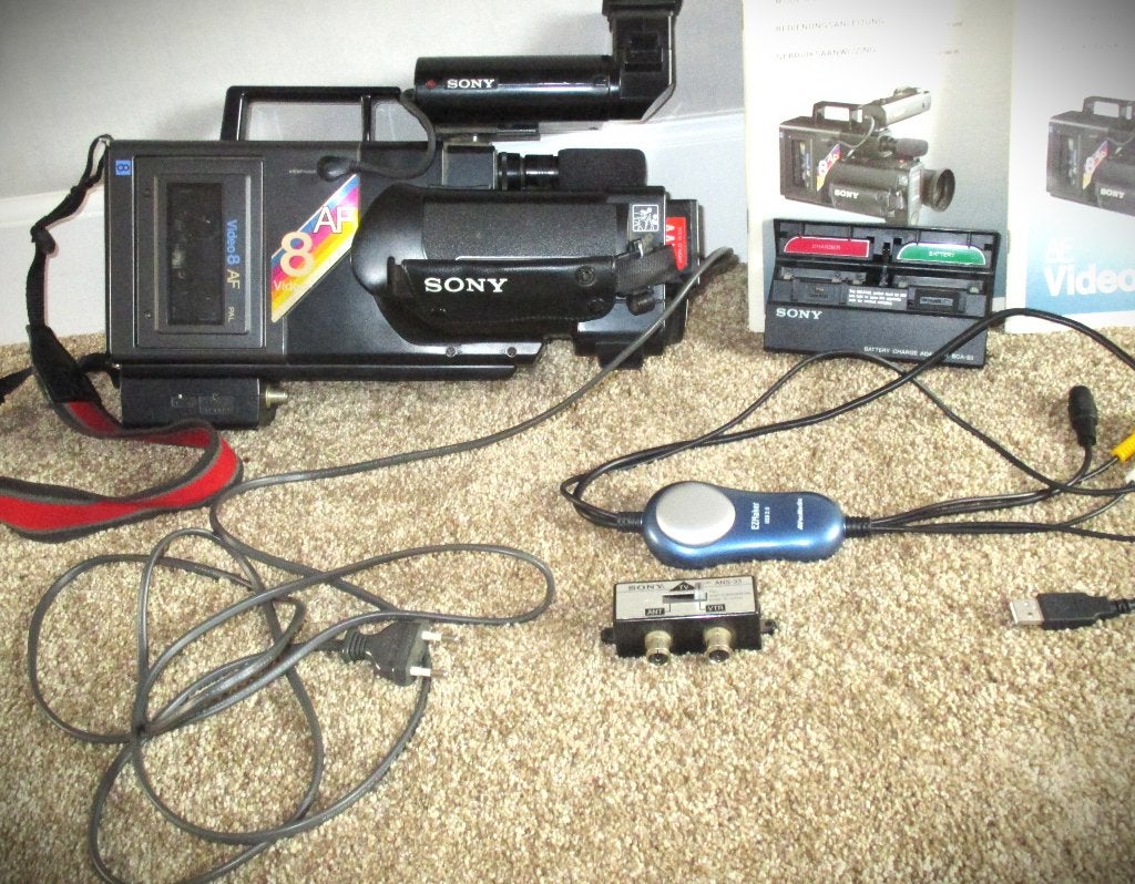 Foto 9 van Sony Handycam CCD V8 AF~Incl.Aver Media Ezmaker en Koffer