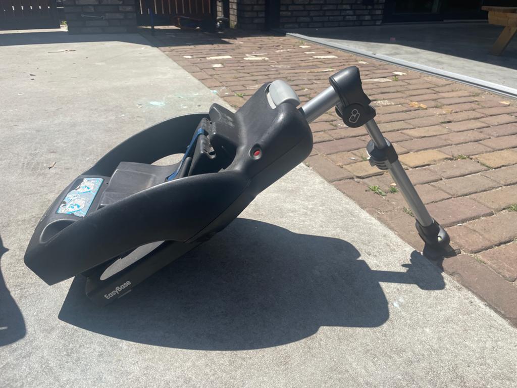 Maxi-Cosi EasyBase 2 met Pebble autostoel, Kinderen en Baby's, Autostoeltjes, Gebruikt, Maxi-Cosi, 0 t/m 13 kg, Autogordel, Zijbescherming