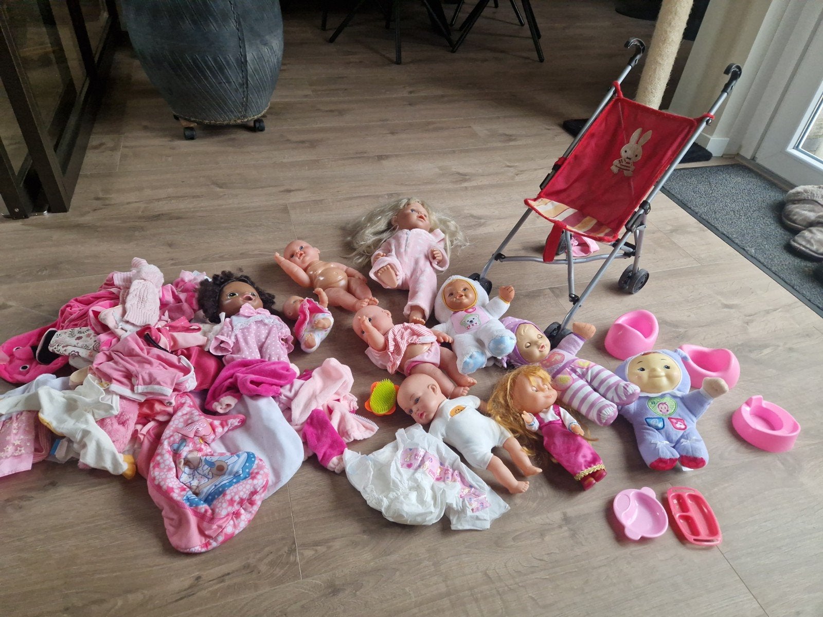 Grote partij poppen met kleding en accessoires, Verzamelen, Ophalen of Verzenden, Gebruikt, Pop