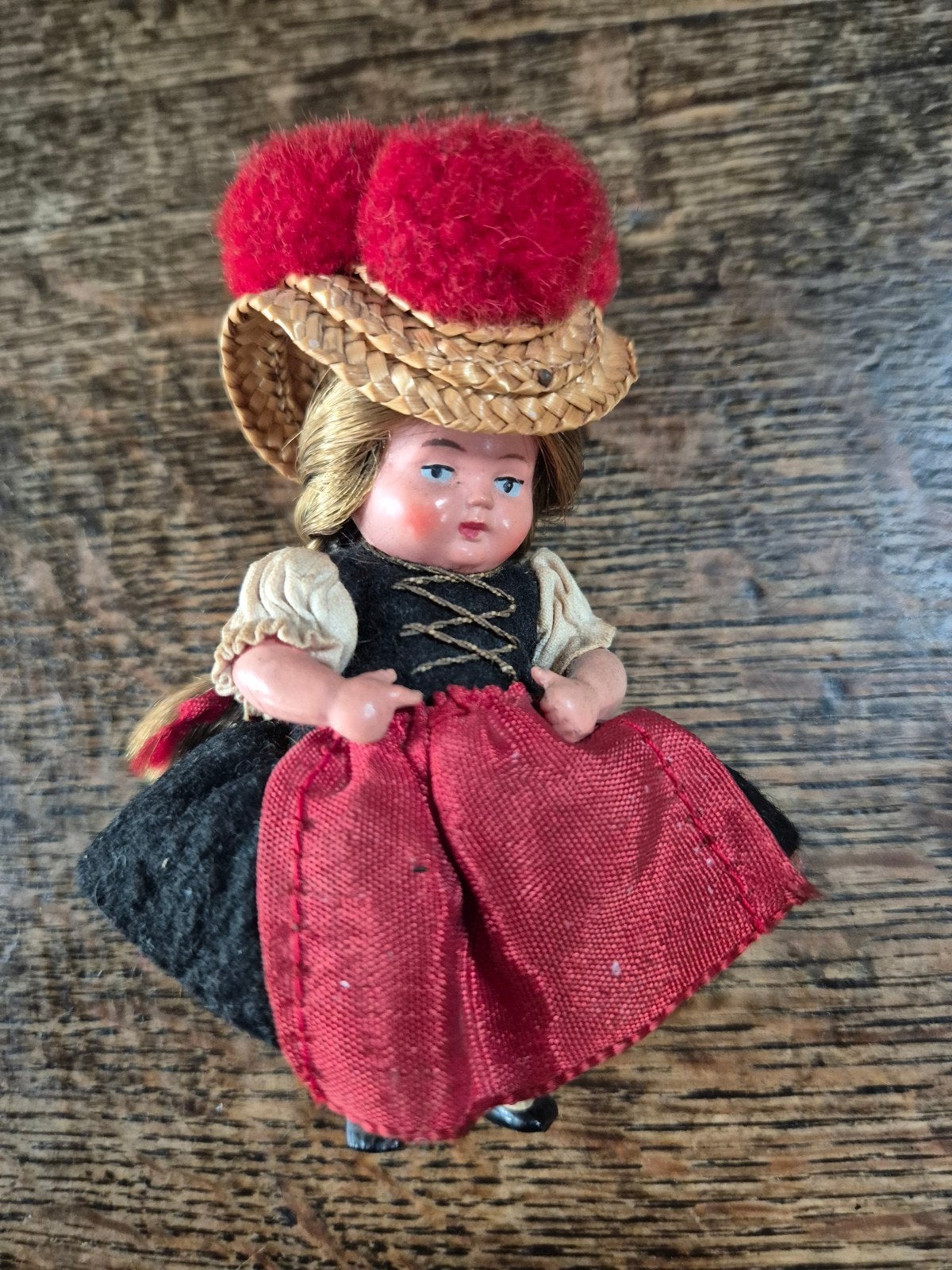 Vintage Klederdrachtpopje Zwarte Woud (Bollenhut) – 9 cm, Verzamelen, Ophalen of Verzenden, Gebruikt, Pop