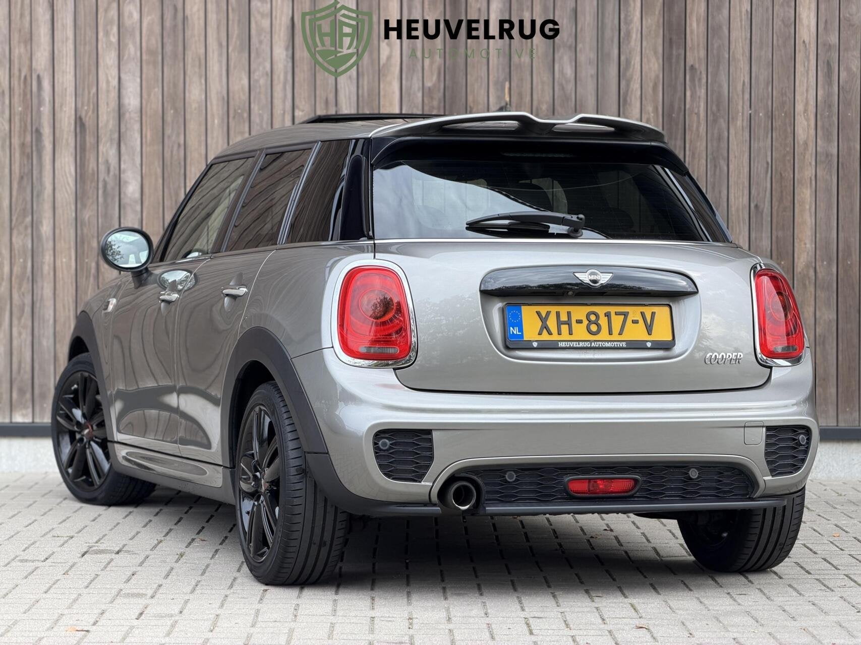 Mini Cooper 5-Deurs 1.5 | JCW PAKKET | PANORAMADAK | CAMERA, Auto's, 136 pk, Gebruikt, Euro 6, Automatische klimaatregeling