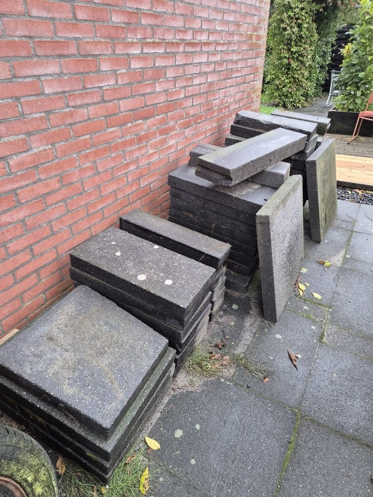 GRATIS – Ca. 10 m² betonnen terrastegels antraciet – Sneek, Ophalen, Gebruikt, 5 tot 10 m², Beton