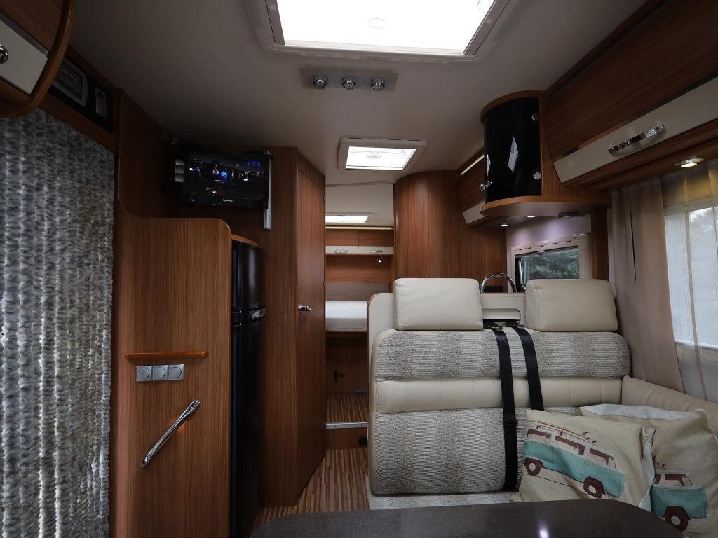 Adria Sonic I 700 SC queensbed + hefbed, Caravans en Kamperen, Campers, Afzuigkap, Ringverwarming, Fiat, Airbags