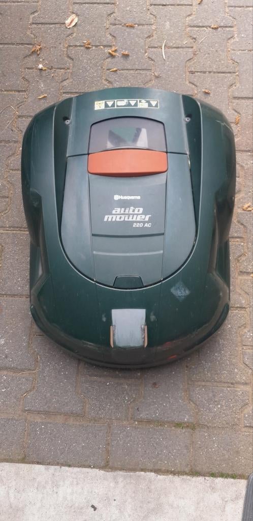 Husqvarna automower 220 AC met bodemplaat oplader huis, Tuin en Terras, Robotmaaiers, Ophalen, Gebruikt, 20 tot 25 cm, Husqvarna