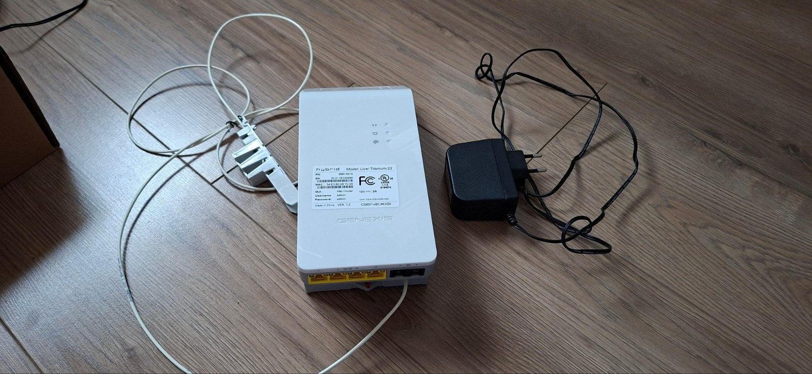 Gebruikte Genexis FiberTwist FTTH Router met adapter, Ophalen of Verzenden, Gebruikt, Router met modem, Genexis