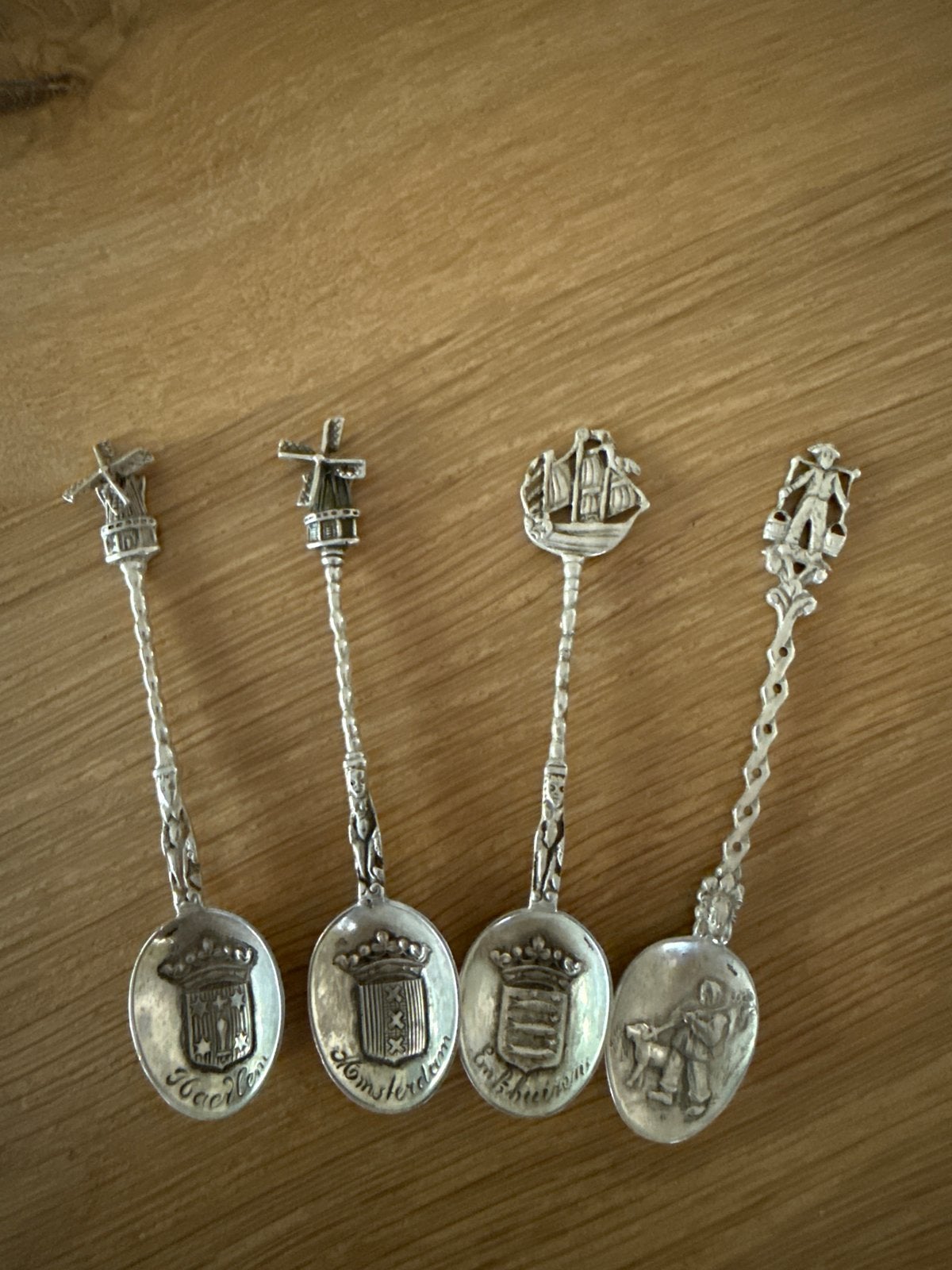 Set van 4 antieke verzamellepeltjes, zilver of verzilverd?, Antiek en Kunst, Antiek | Bestek, Ophalen of Verzenden