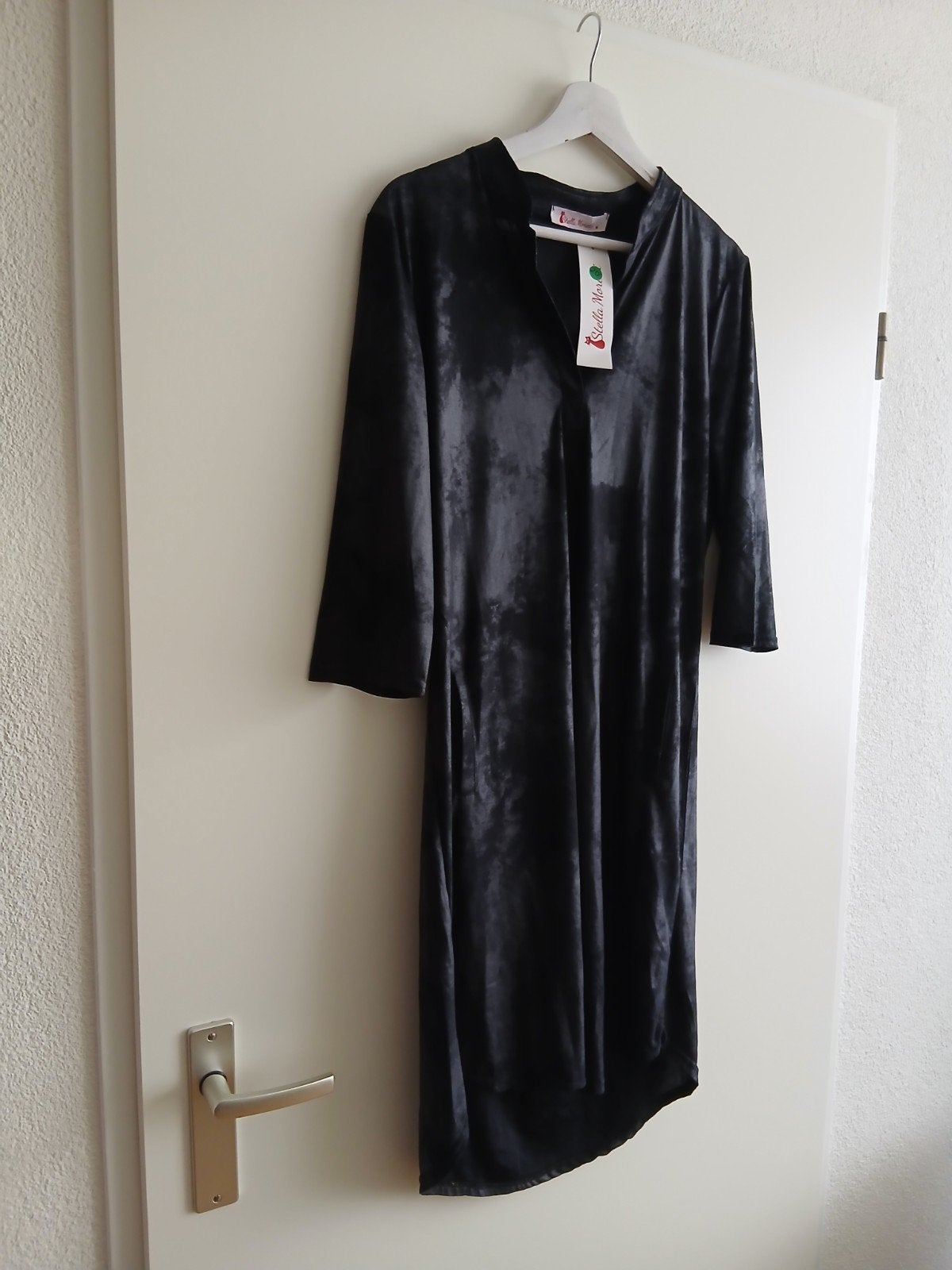 Prachtig jurkje mét prijskaartje van Stella Moretti. Maat M., Maat 38/40 (M), Verzenden, Zwart, Nieuw