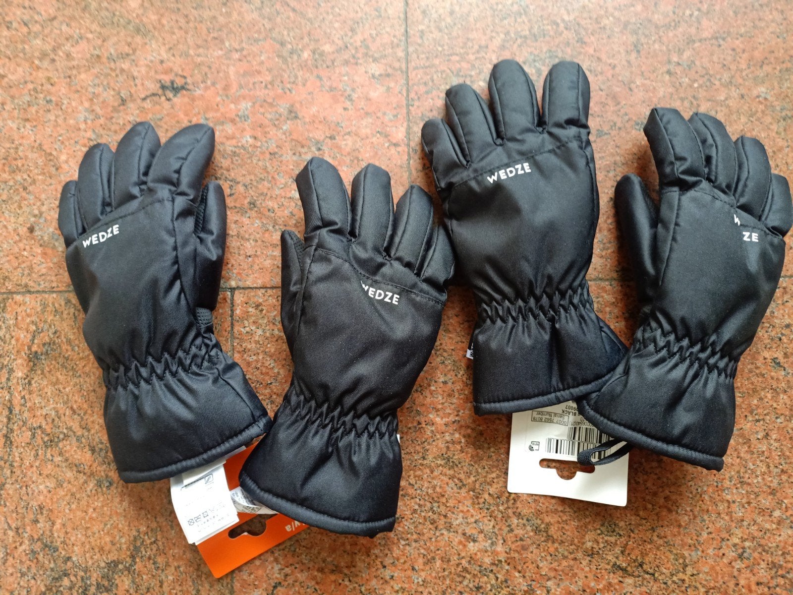 Nieuwe Wedze ski handschoenen voor kinderen (2 paar), Kleding | Dames, Wintersportkleding, Nieuw, Overige typen, Maat 34 (XS) of kleiner