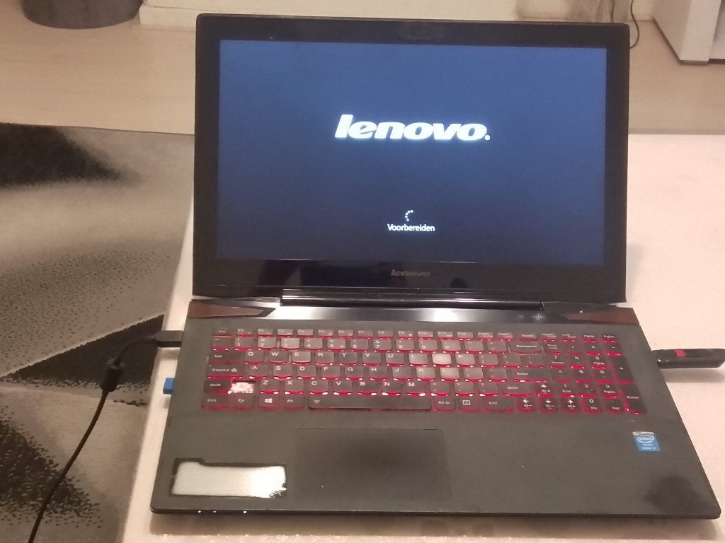 LENOVo i7 Oude GAME laptop verkoop defect, HDD, 2 tot 3 Ghz, Qwerty, 8 GB