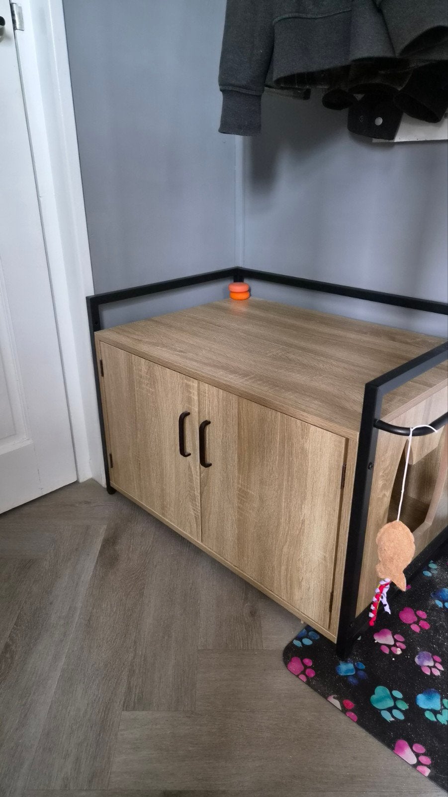 Kattenbak met ombouw, Ophalen