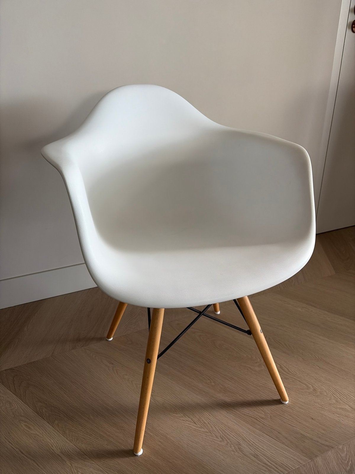 Witte stoel met houten poten, Ophalen, Gebruikt, Wit, Eén