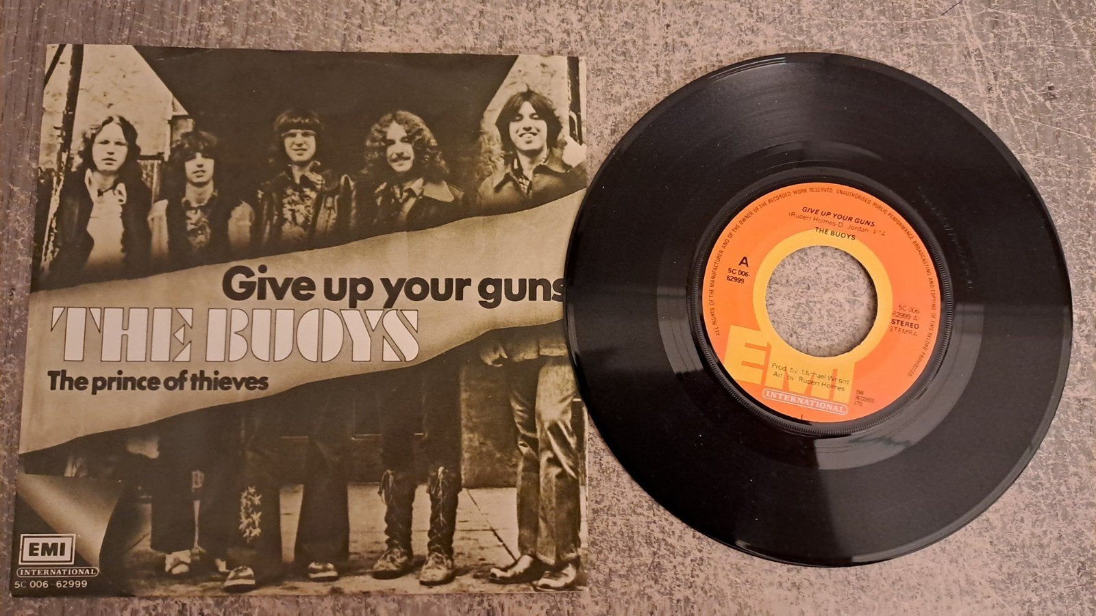The buoys  - give up your guns, Gebruikt, 7 inch, Pop, Fotohoes