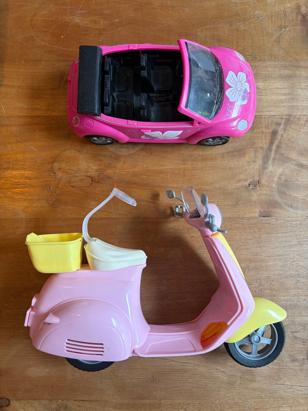 Roze speelgoedauto en scooter voor barbies, Ophalen of Verzenden, Gebruikt, Meisje