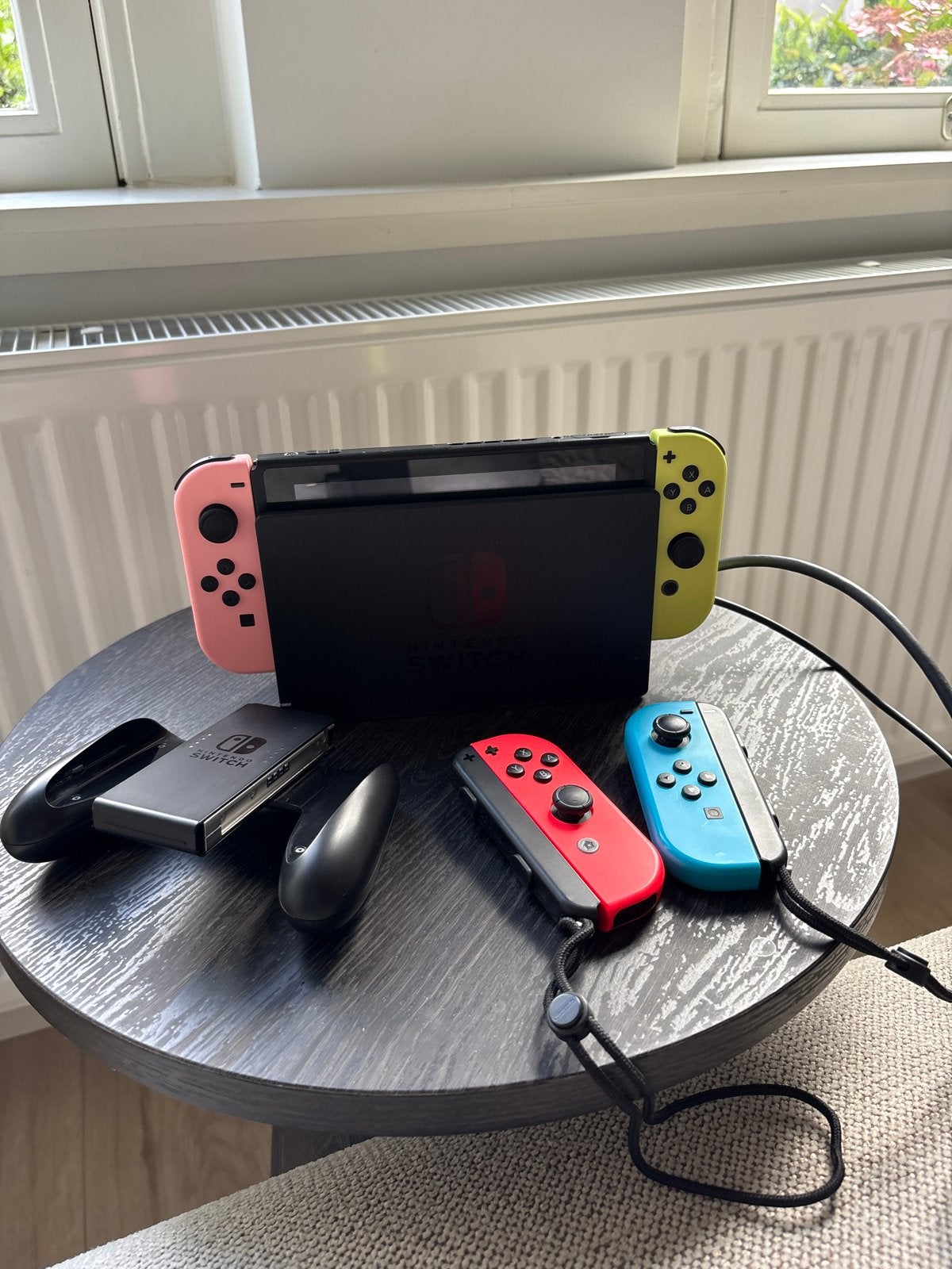 Nintendo Switch V1 Unpatched – Complete Set met 4 Joy-Cons, Spelcomputers en Games, Spelcomputers | Nintendo Switch, Gebruikt
