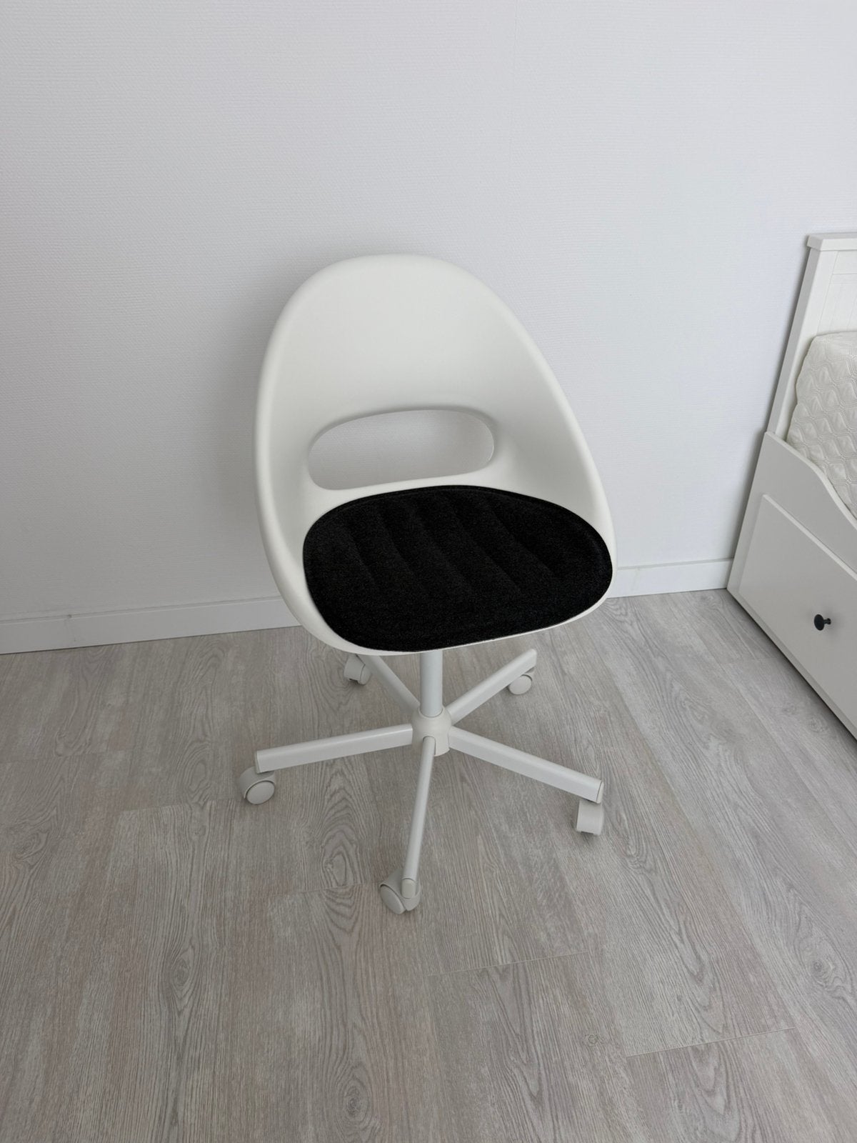 IKEA bureaustoel wit  inclusief zwart inzetstuk, Huis en Inrichting, Bureaustoelen, Ophalen, Zo goed als nieuw, Zwart