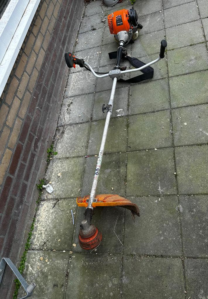 Bosmaaier voor echte mannen. 4-tact, Ophalen, Gebruikt, 10 tot 30 cm, Benzine