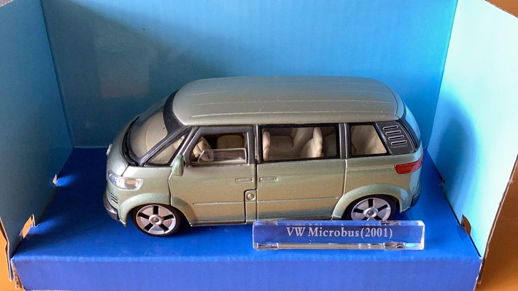 VW Microbus 2001, van Cararama, met ovp., Hobby en Vrije tijd, Modelauto's | 1:43, Ophalen of Verzenden, Zo goed als nieuw, Auto