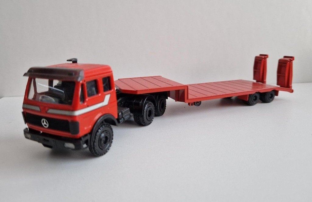 Conrad Mercedes met dieplader, Hobby en Vrije tijd, Ophalen of Verzenden, Zo goed als nieuw, Bus of Vrachtwagen, Conrad