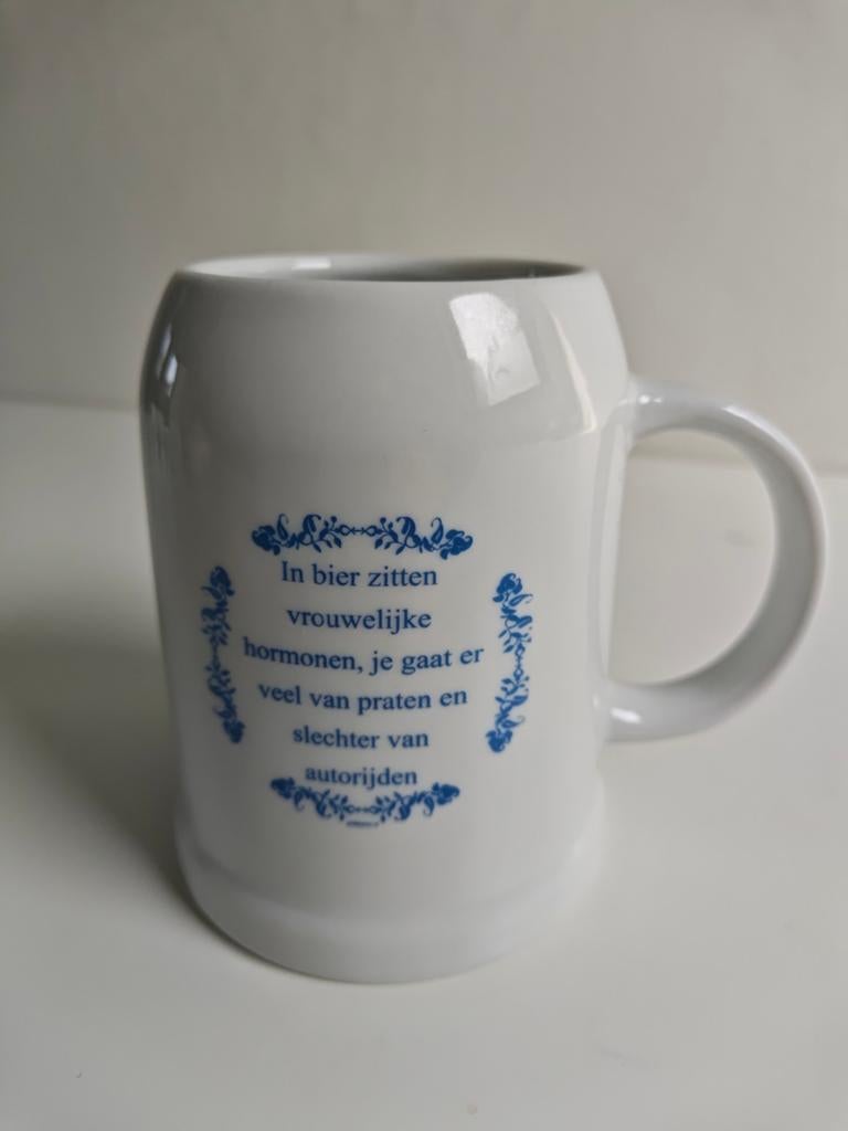 Bierpul met humoristische tekst - 'Vrouwelijke hormonen', Antiek en Kunst, Ophalen of Verzenden