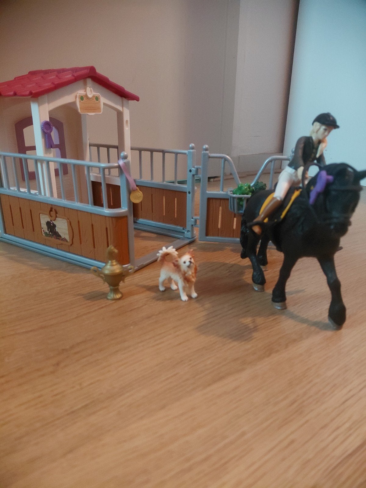 Schleich Paardenstal met paard en accessoires, Ophalen, Zo goed als nieuw