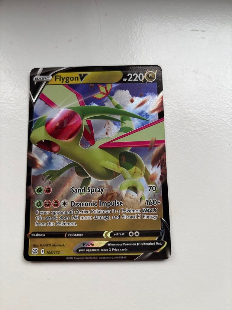 Pokémon Kaart Flygon V (106/172) - Zo goed als nieuw, Ophalen of Verzenden, Zo goed als nieuw, Losse kaart