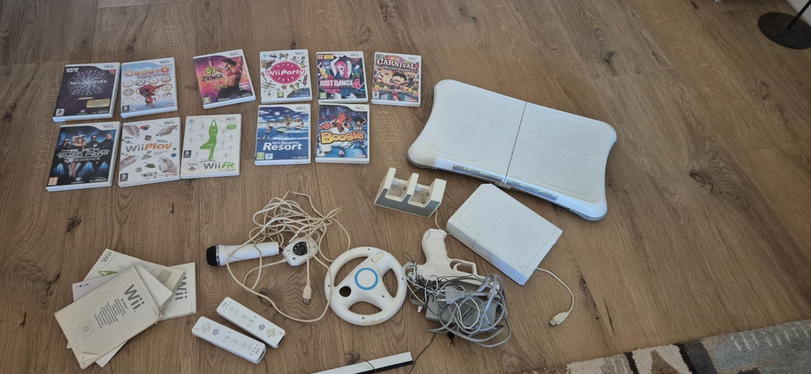 Wii Console met Balance Board en 12 Spellen, Gebruikt, Eén computer, Ophalen of Verzenden, 3 spelers of meer