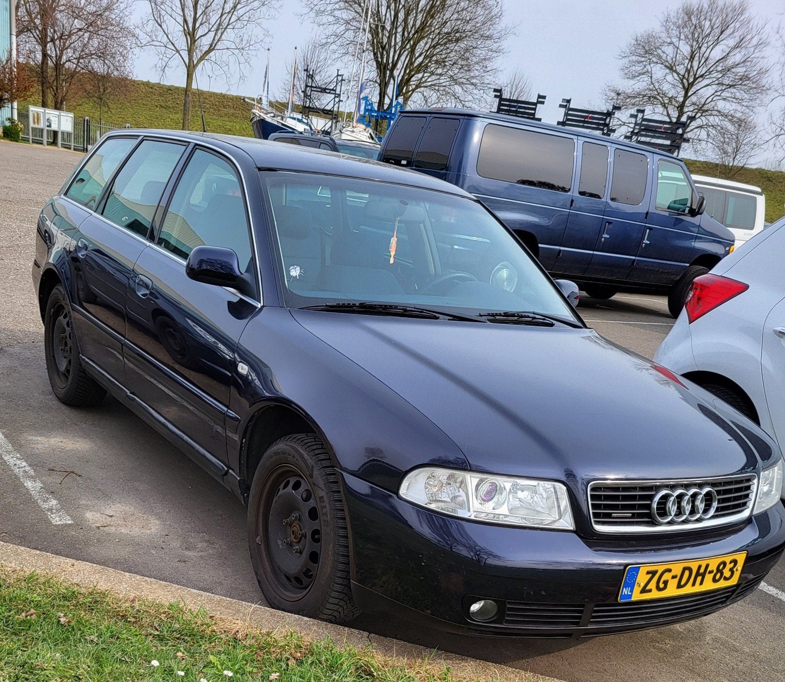 Audi A4 2.8 Avant V6 Quattro 142KW AUT 1999 Blauw, Automaat, Stof, 1800 kg, Blauw