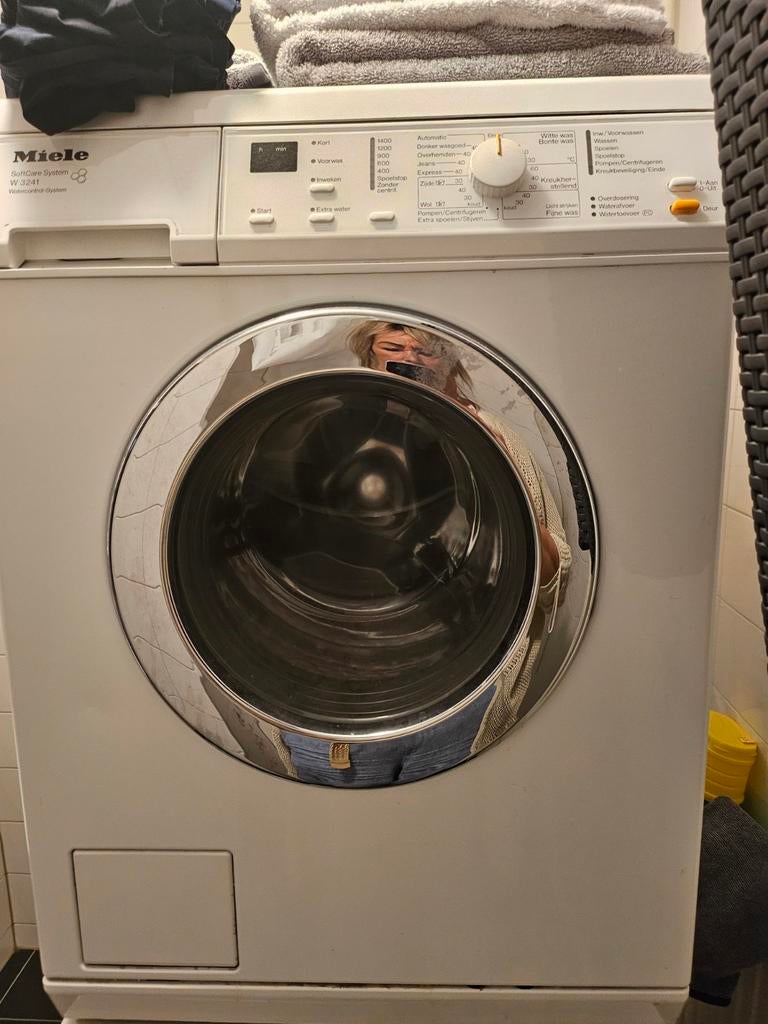 Miele wasmachine W 2241 - Nauwelijks gebruikt, Witgoed en Apparatuur, Wasmachines, Ophalen, Zo goed als nieuw, Voorlader, 85 tot 90 cm