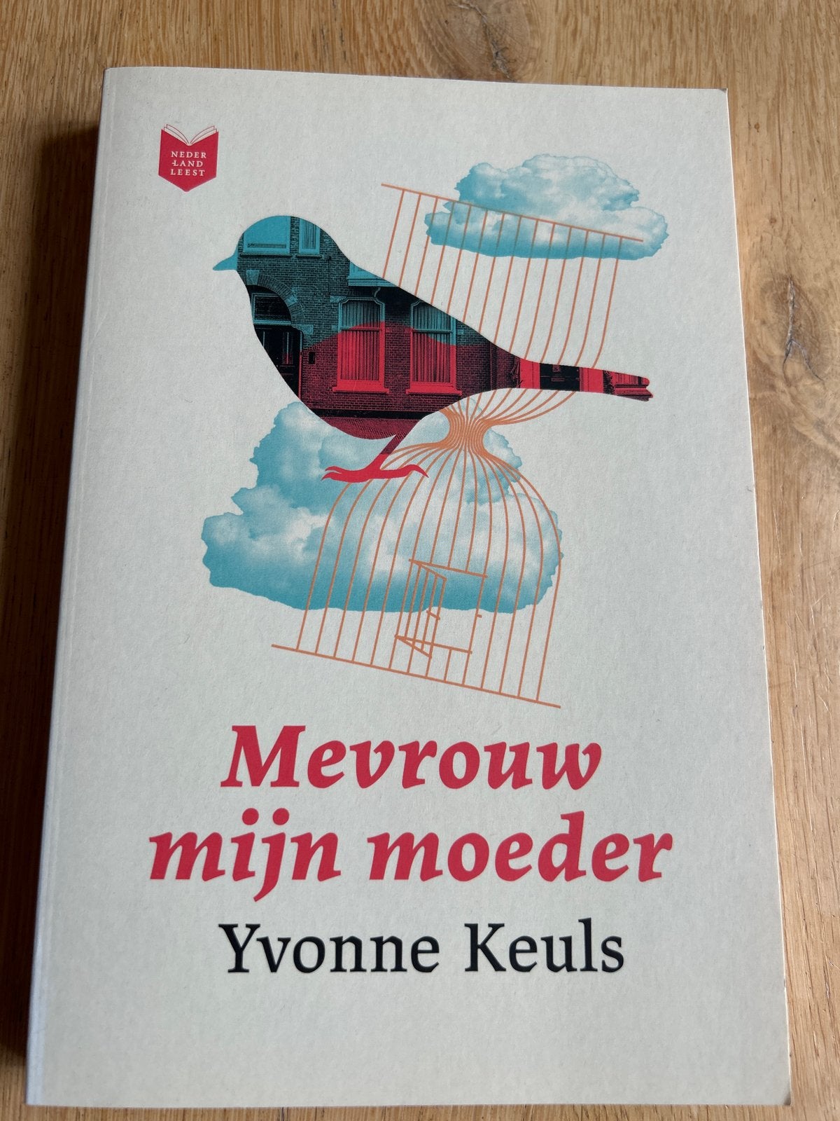 Mevrouw mijn moeder - Yvonne Keuls (Nederland Leest), Ophalen of Verzenden, Zo goed als nieuw, Nederland