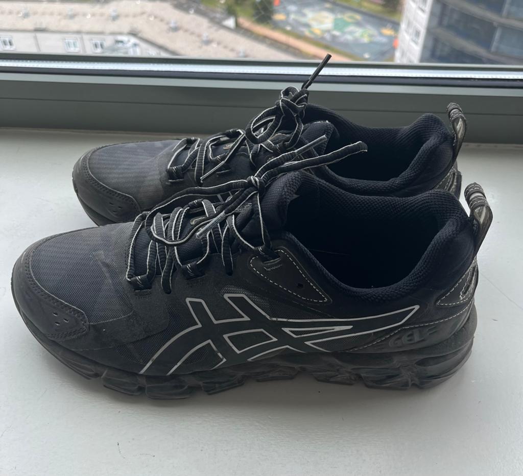 ASICS Gel Trail Shoes - Black and Grey - Size 44, Ophalen, Zo goed als nieuw, Sportschoenen, Zwart