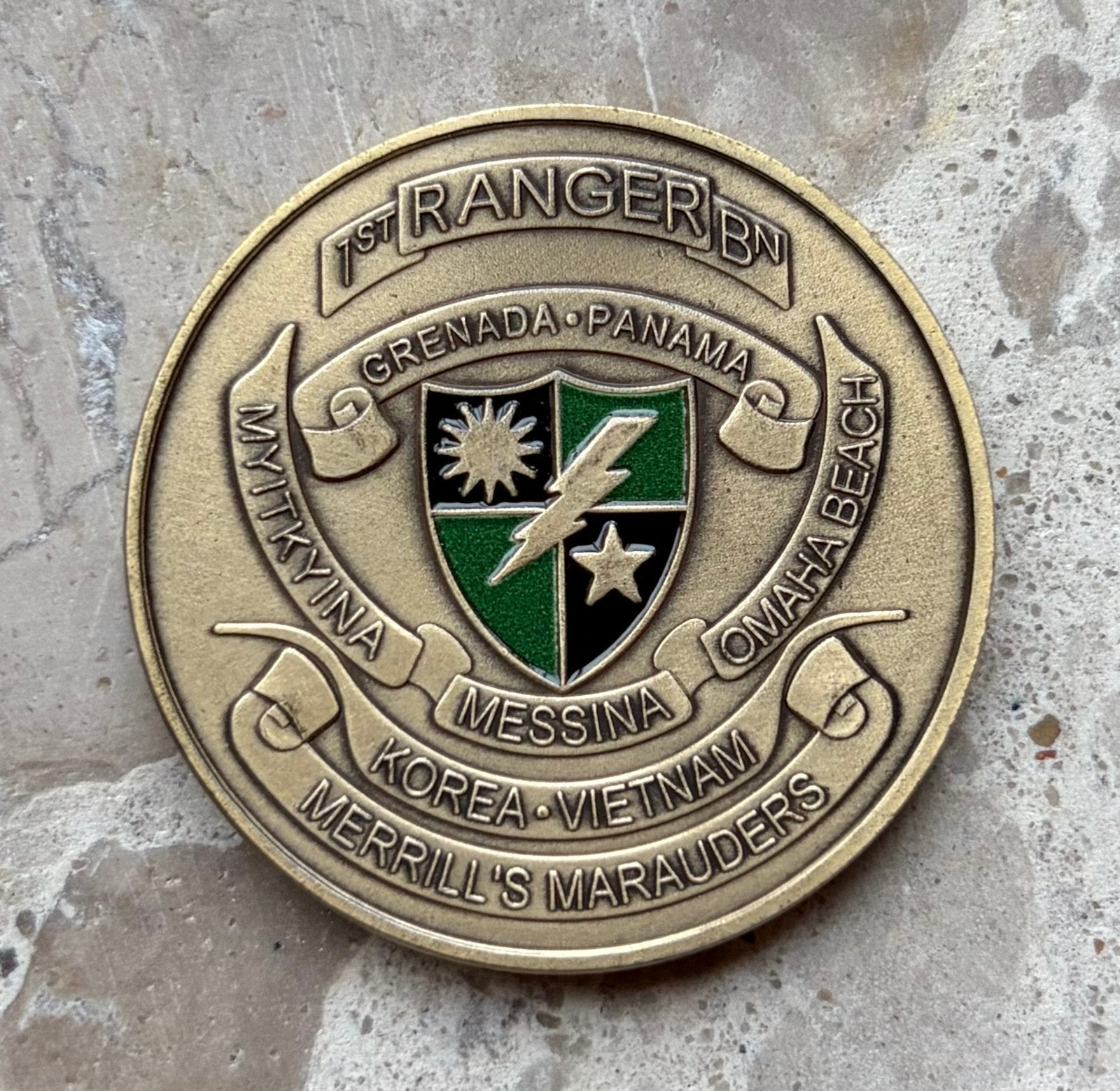 US Army 1st ranger special forces coin, Ophalen of Verzenden, Landmacht, Amerika, Embleem of Badge