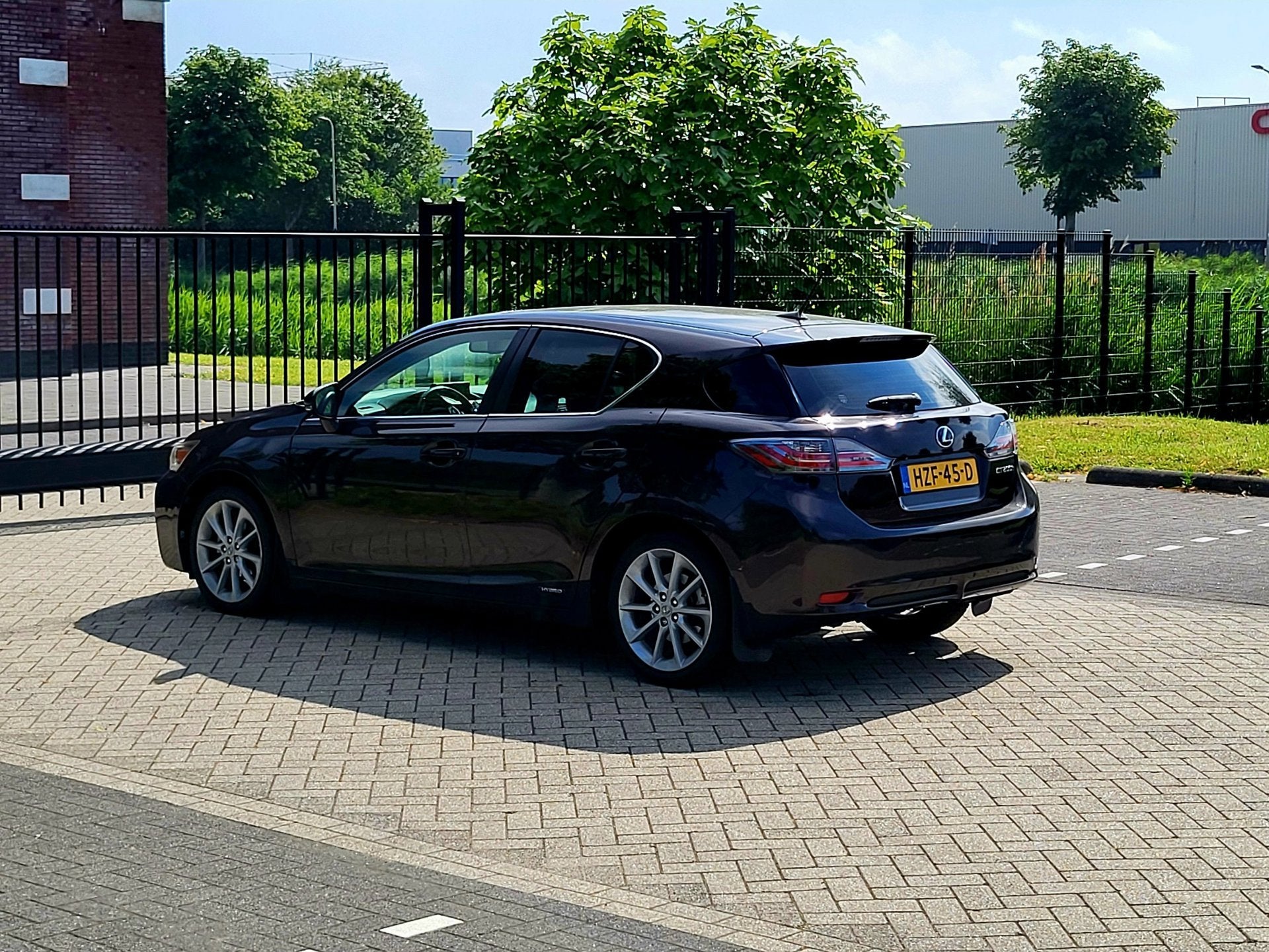 Lexus CT 200h Hybride 136 ch • Boîte auto • Cuir beige • GPS • Caméra de recul • Keyless