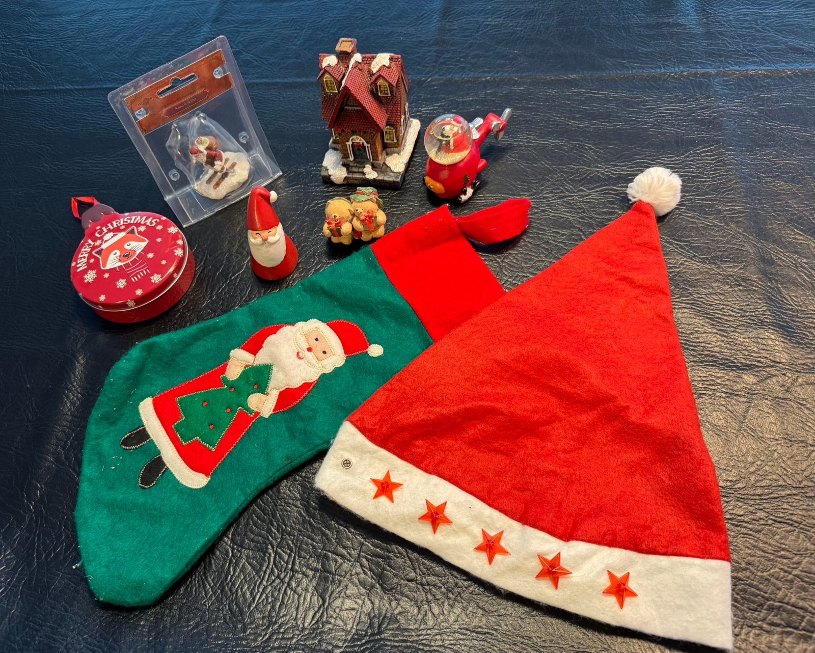Kerst beeldjes kersthuisje kerstman forever friends sok muts, Diversen, Ophalen of Verzenden, Zo goed als nieuw