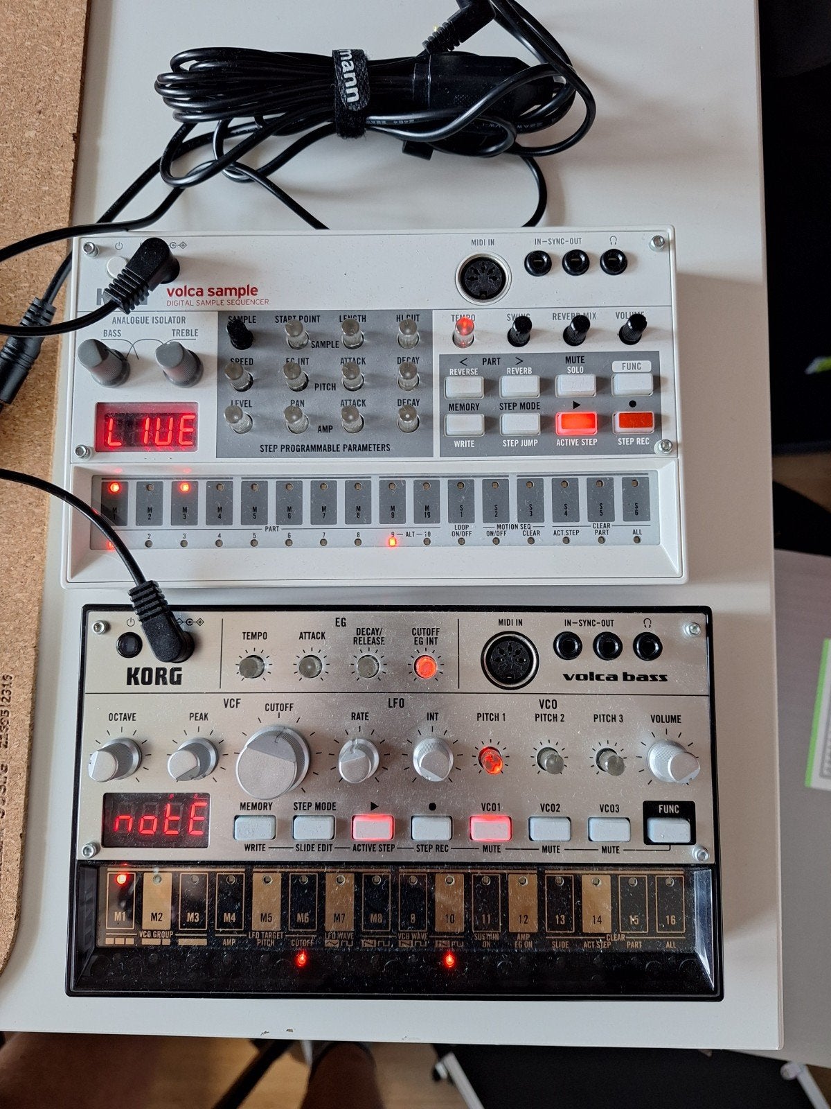 Korg Volca Sample en Volca Bass met adapter, Korg, Zo goed als nieuw, Met midi-aansluiting, Overige aantallen