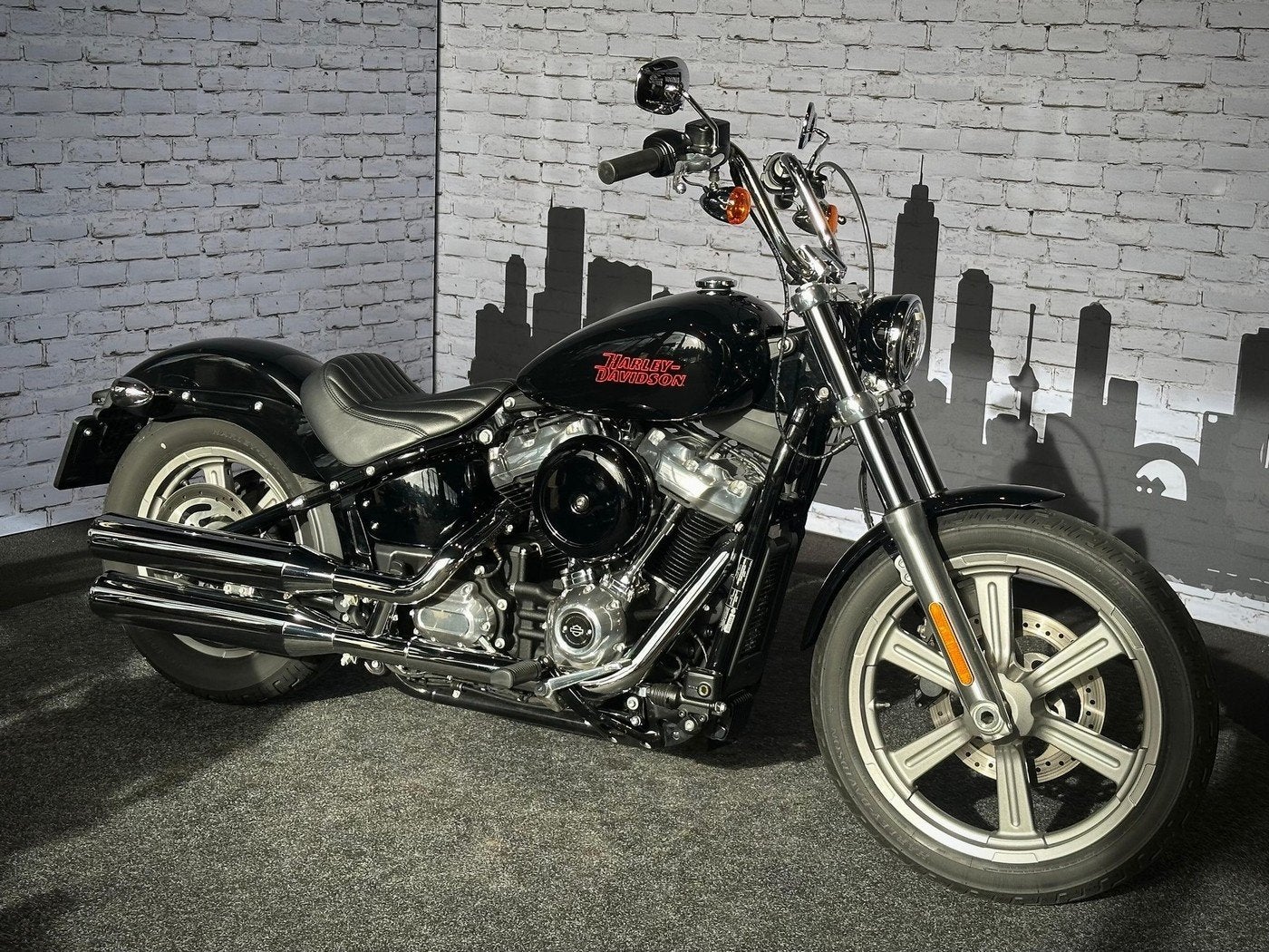 Harley-Davidson FXST SOFTAIL STANDARD (bj 2023), Motoren, Laan van Vredenoord 33
2289 DA  RIJSWIJK, NL, Nieuw, Bedrijf, Overig