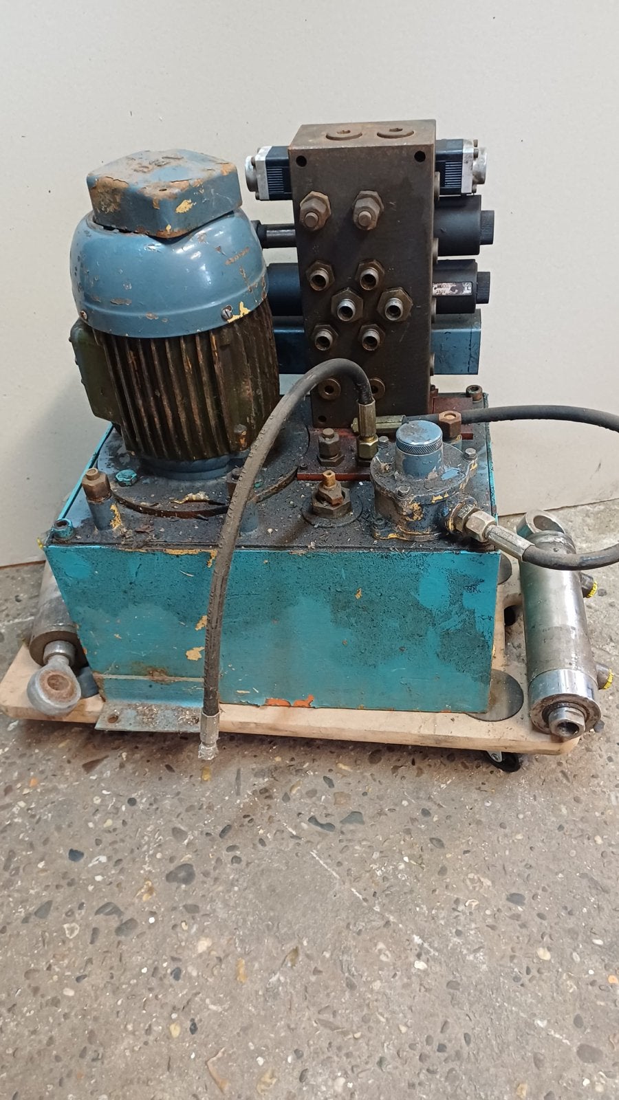 Hydrauliek pomp met 230V motor en 2 cilinders, Ophalen
