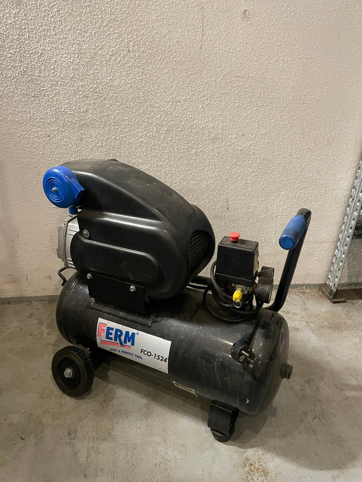 FERM Compressor FCO-1524 met slang en spuitpistool, Ophalen, Gebruikt, 6 tot 10 bar, Minder dan 200 liter/min
