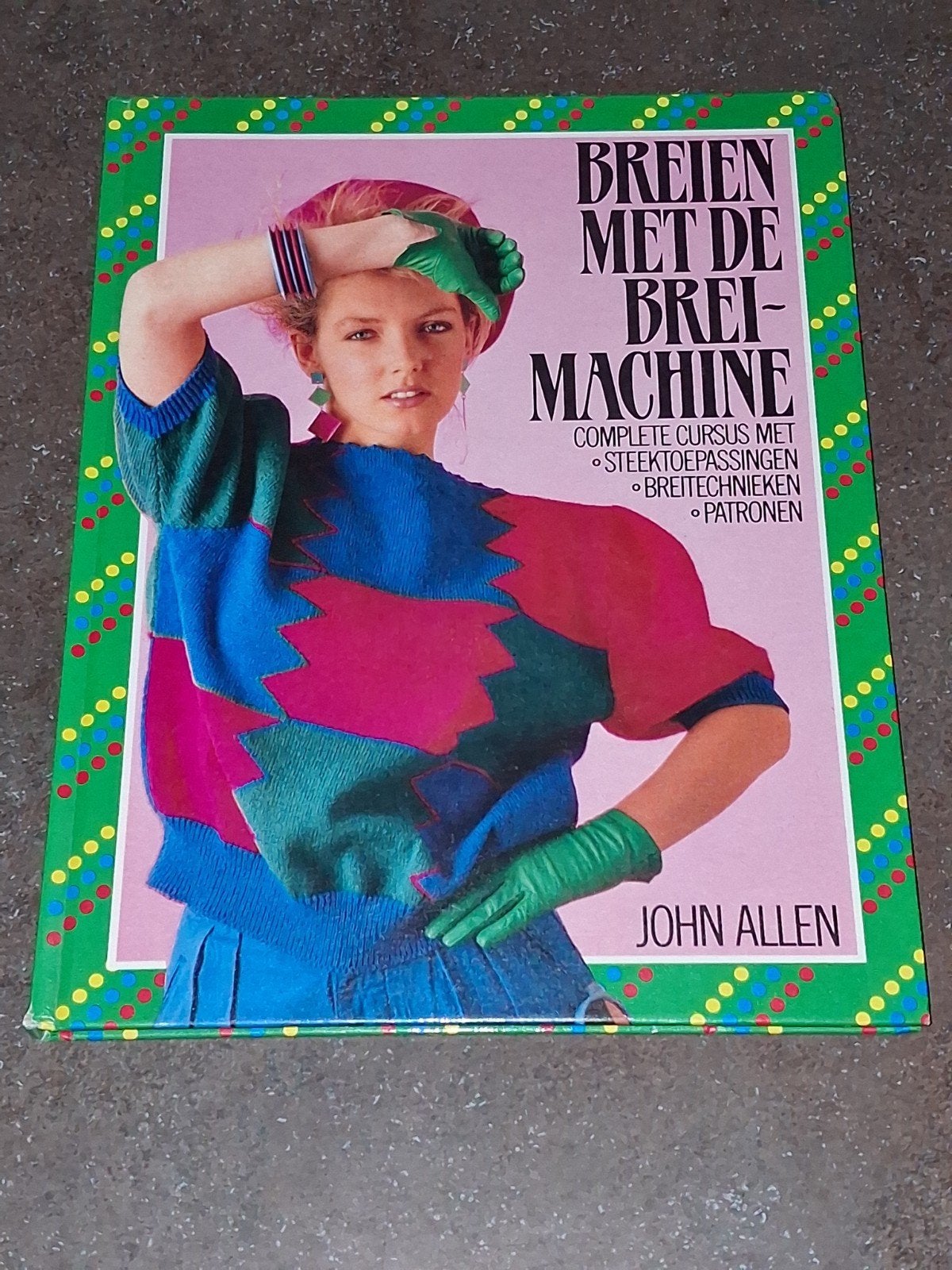 breien met de breimachine complete cursus John Allen zgan, Ophalen of Verzenden, Zo goed als nieuw, Breien en Haken