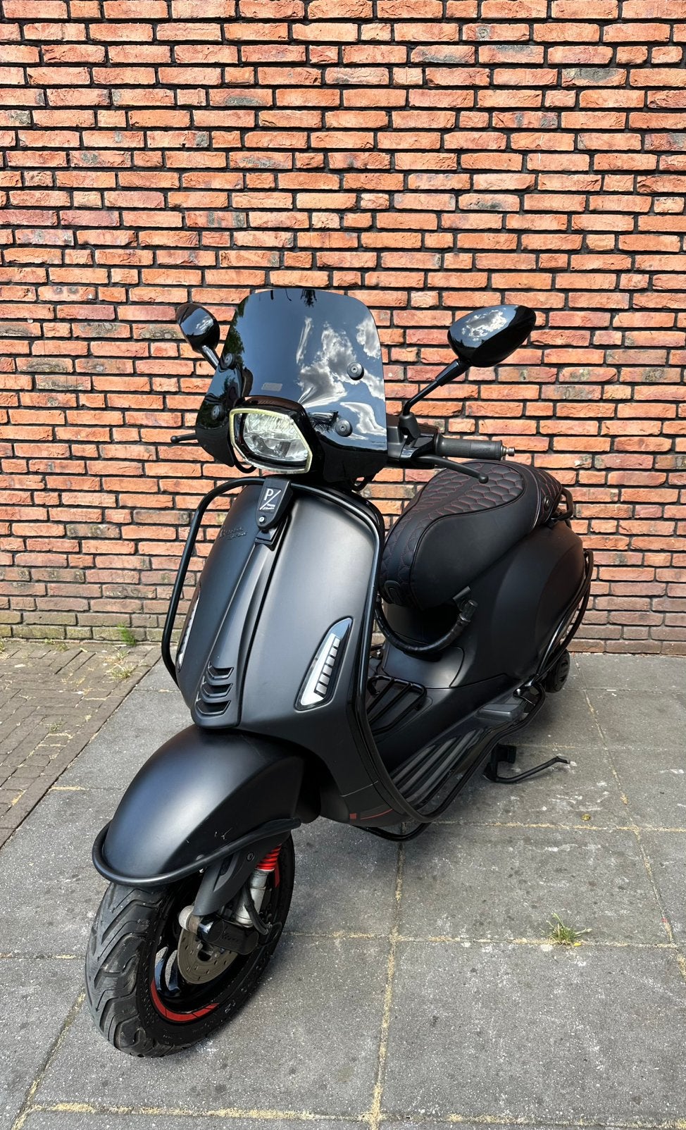 Custom vespa sprint e5 2022 (geel kenteken), Fietsen en Brommers, Scooters | Vespa, Ophalen of Verzenden, Zo goed als nieuw, Benzine