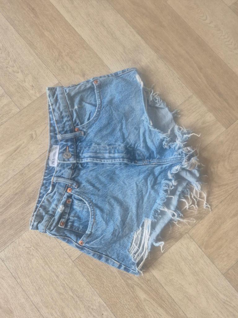 Zara spijkerbroekje, maat 34 (XS), Kleding | Dames, Broeken en Pantalons, Kort, Blauw, Zara, Ophalen of Verzenden