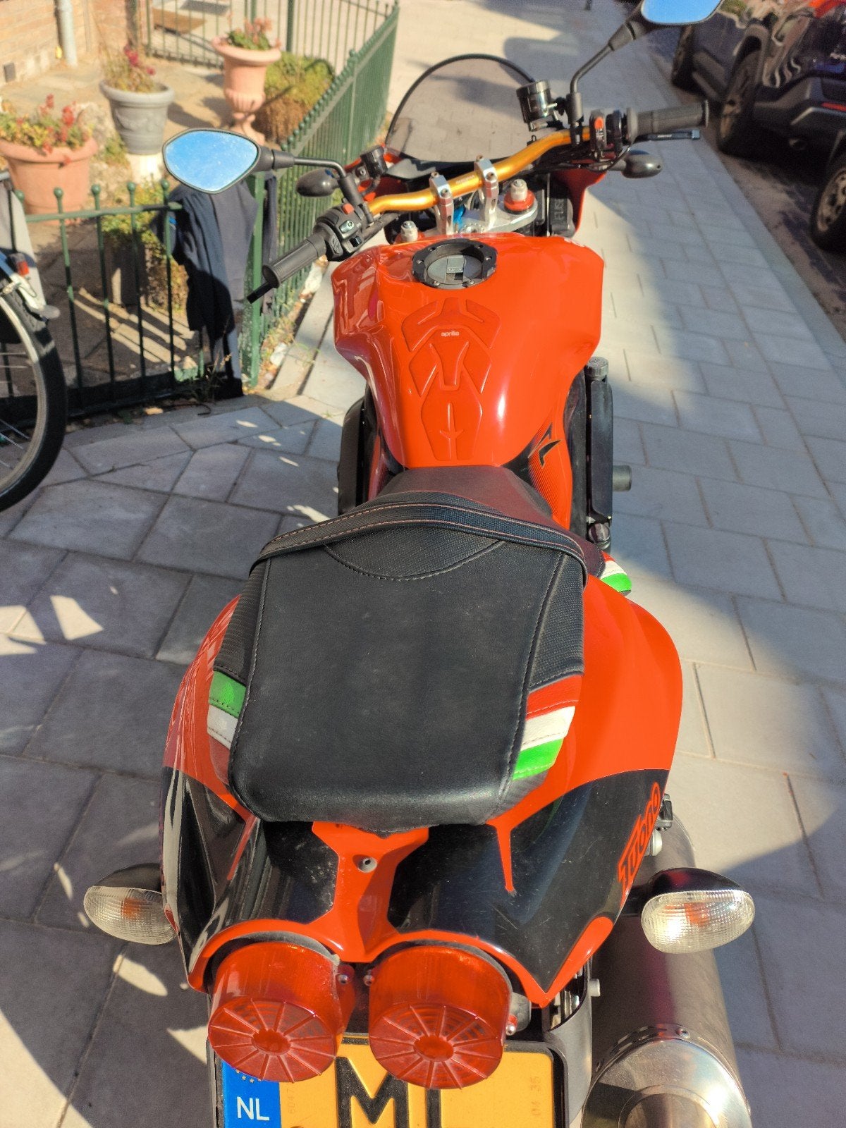prachtige Aprilia Tuono, 2 cilinders, Particulier, 1000 cc, Naked bike